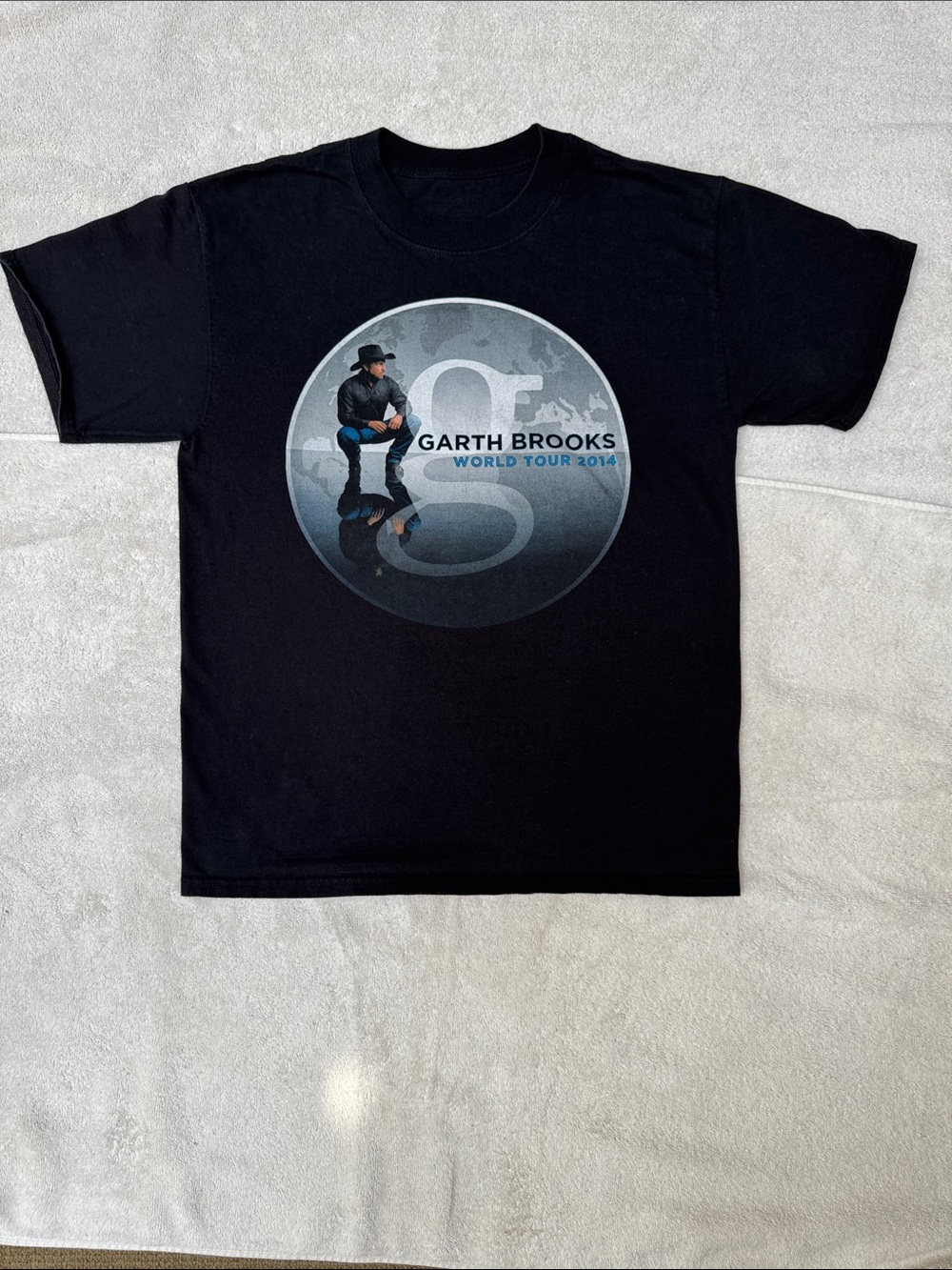 Men’s Medium Black Garth Brooks Graphic Concert Tee in outstanding condition